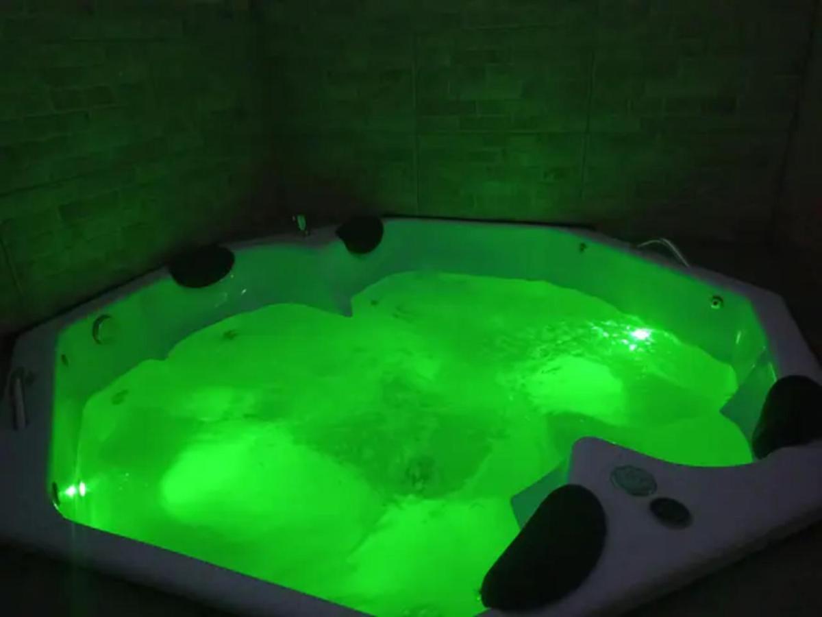 Casa Com Spa De Hidro, Aquecedor E Cromoterapia A 1,0 Km Do Centro Chapada dos Guimarães المظهر الخارجي الصورة
