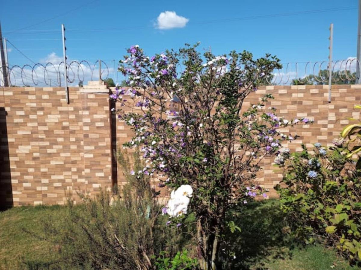 Casa Com Spa De Hidro, Aquecedor E Cromoterapia A 1,0 Km Do Centro Chapada dos Guimarães المظهر الخارجي الصورة